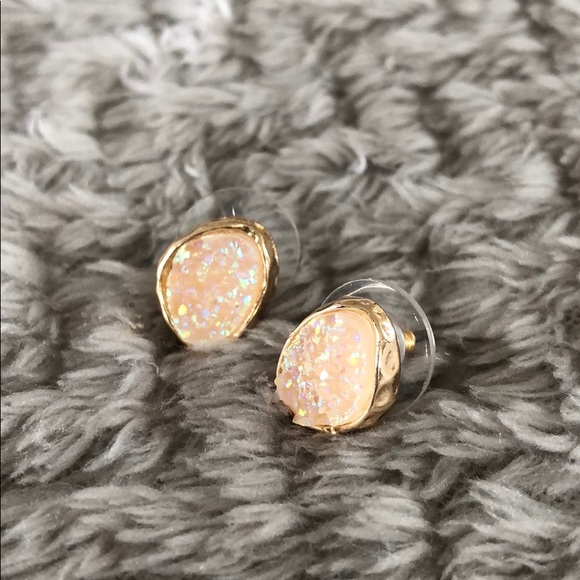 Host Pick 💖NWT Iridescent druzy earrings - Picture 2 of 4